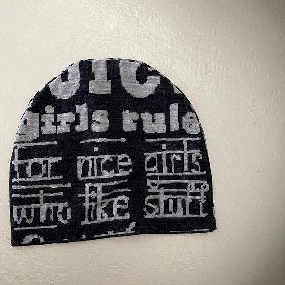 Juicy Couture Beanie Hat - Picture 3 of 3
